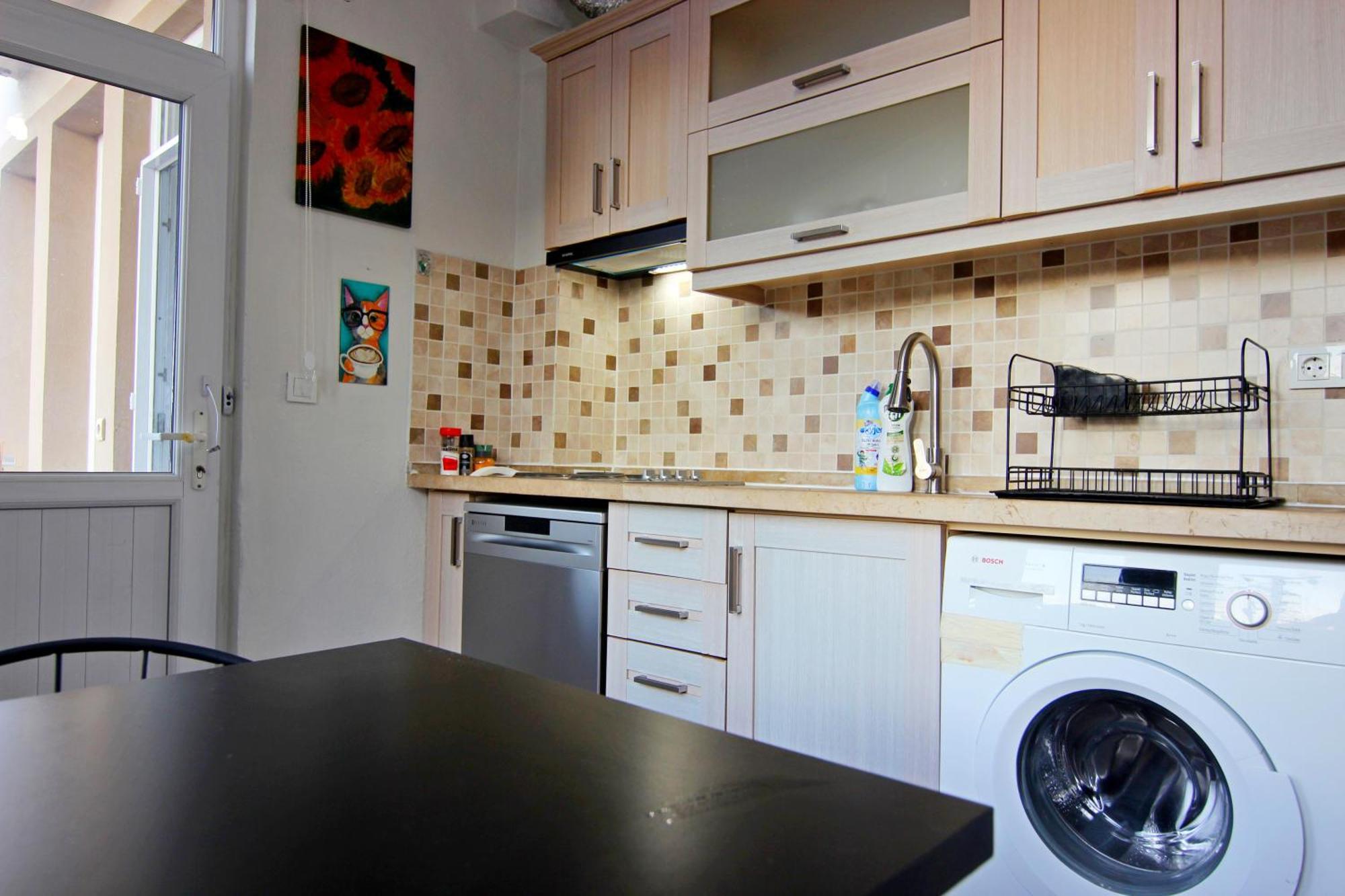 Ozkan - Center Fully Furnished 50mbps Wifi Netflix Apartment