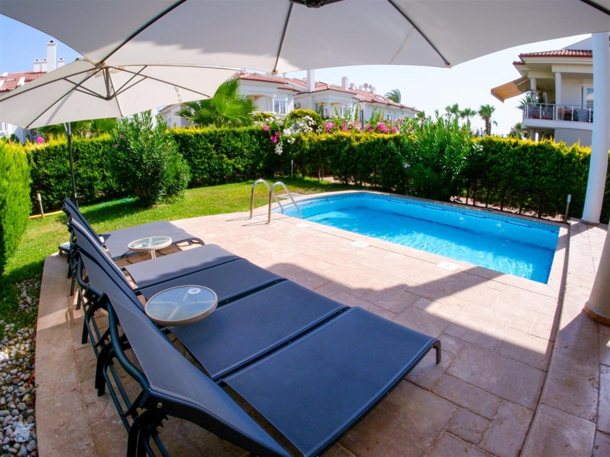 Sunset Club Lebrentals Apartment