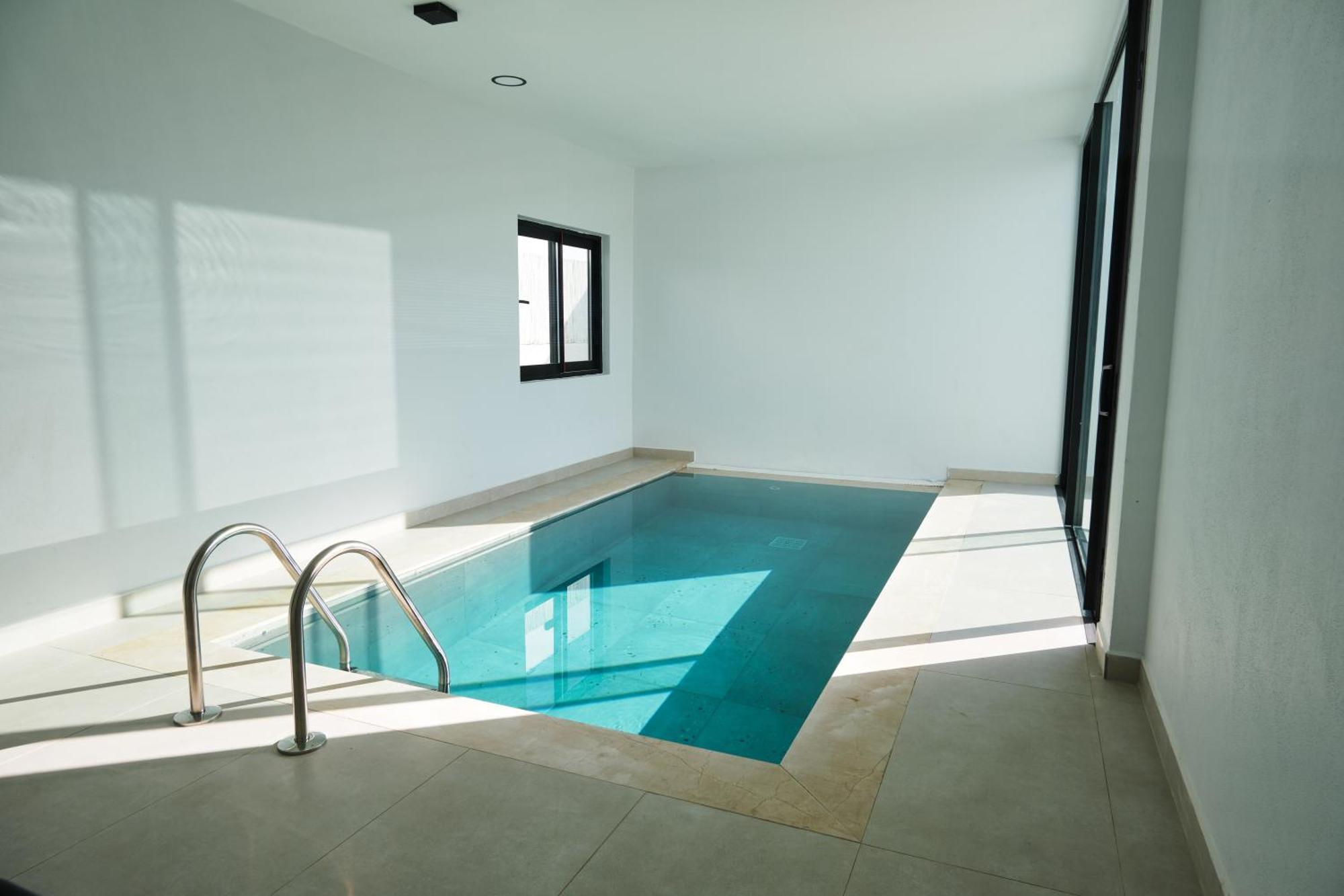 Villa Ashta / Minimal *