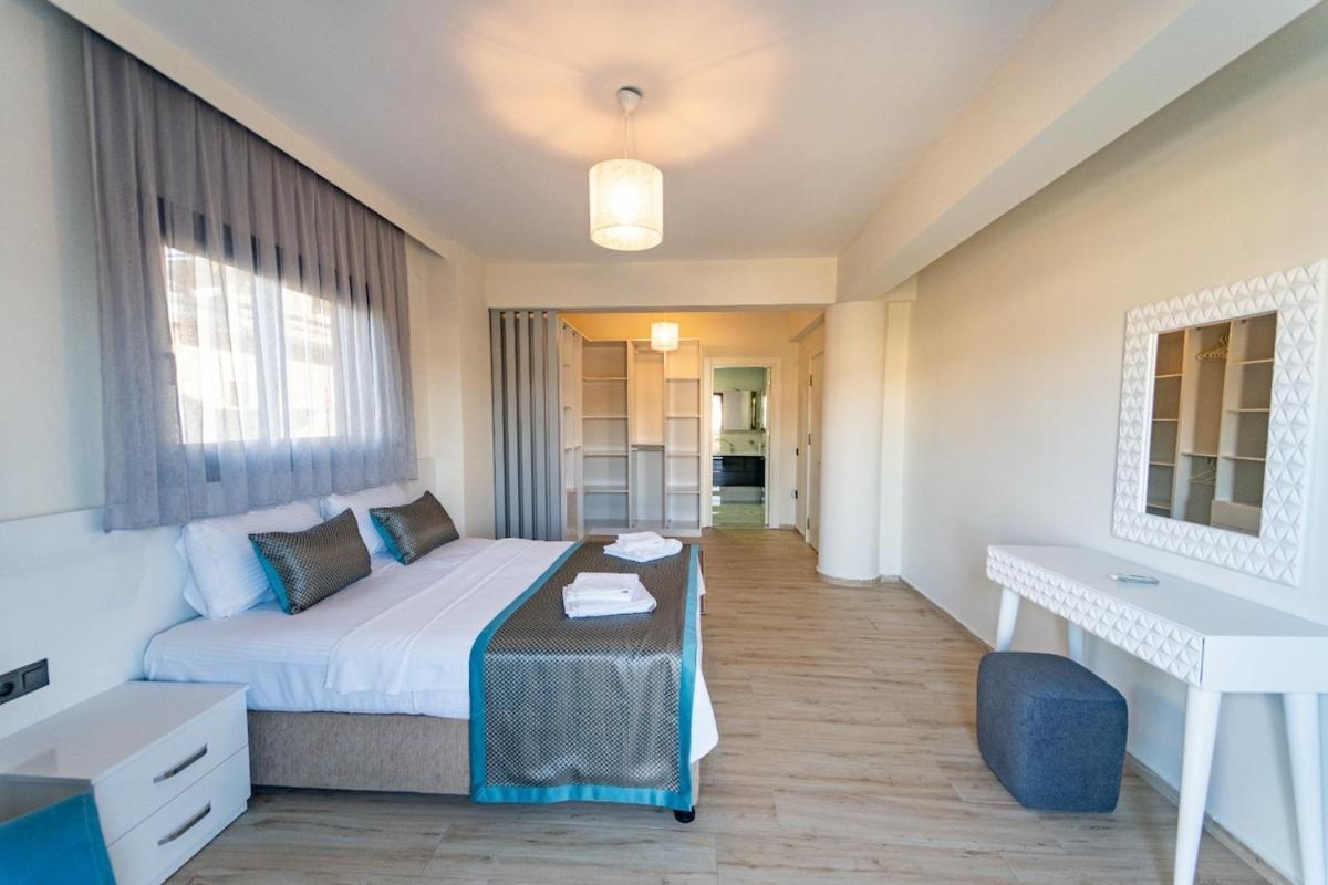 Merkezde Muhtesem Havuzlu Villa Fethiye