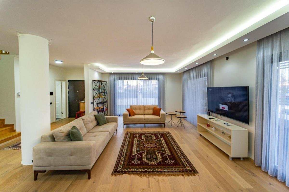 Villa Merkezde Muhtesem Havuzlu