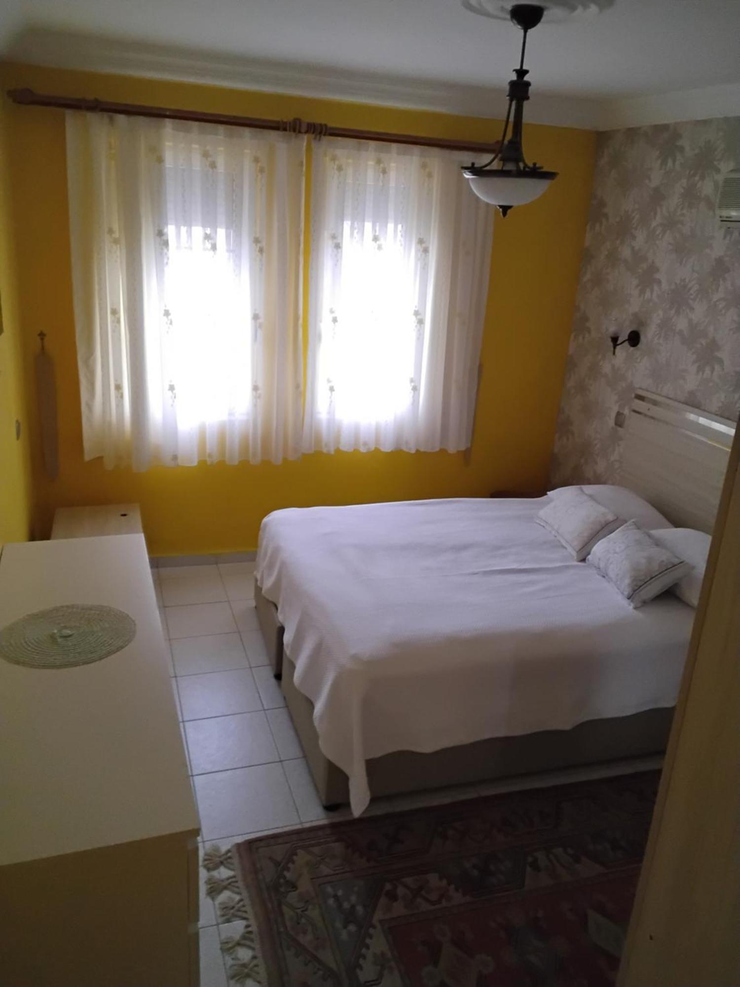 Villa Havuzlu Beyaz *