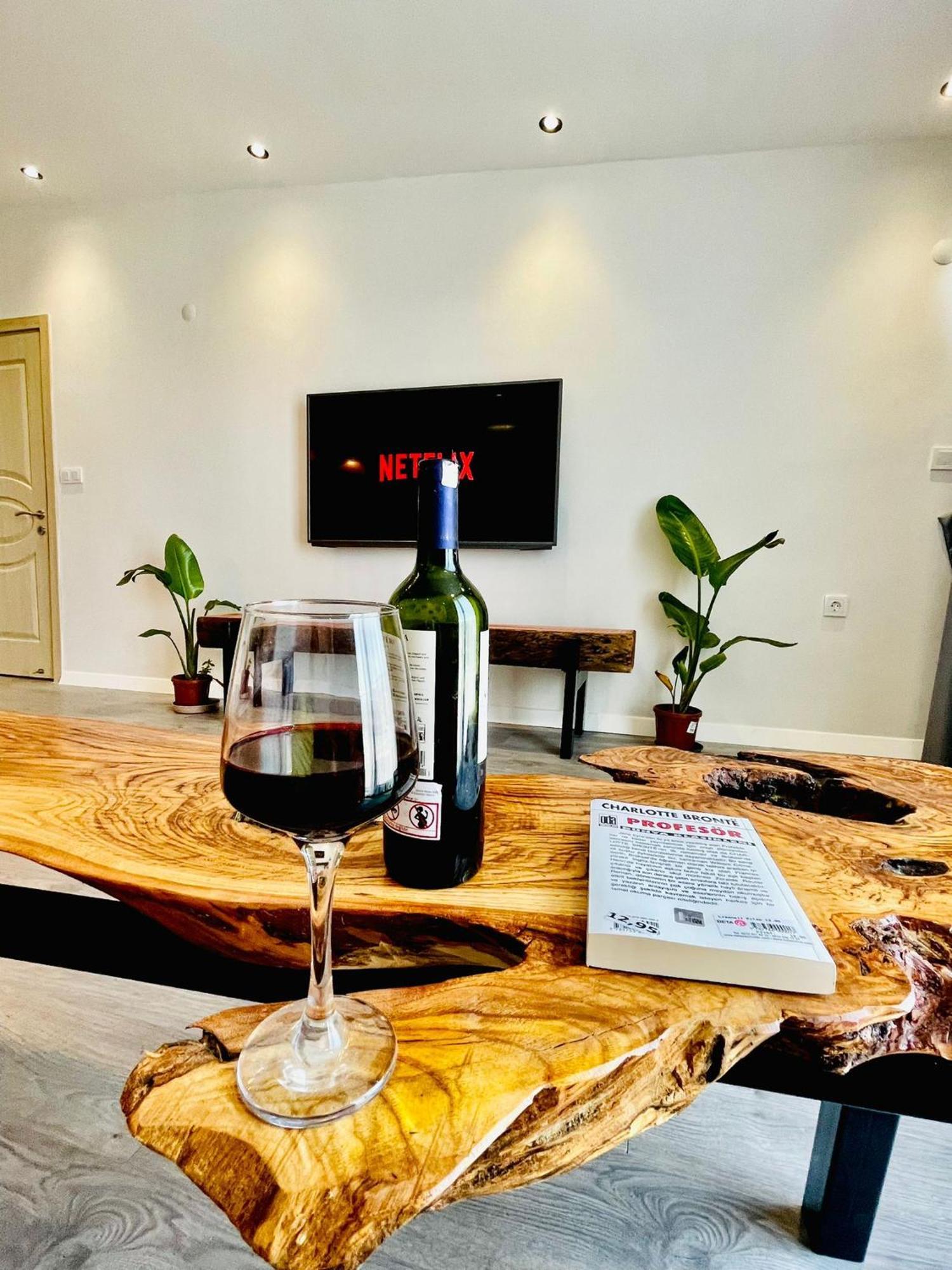 Karaoz Global Apartment