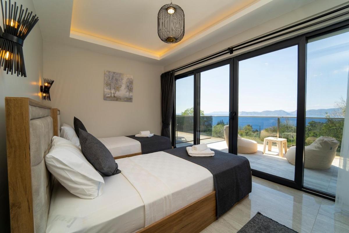 Villa With Sea View And Heated Pool Mariposa