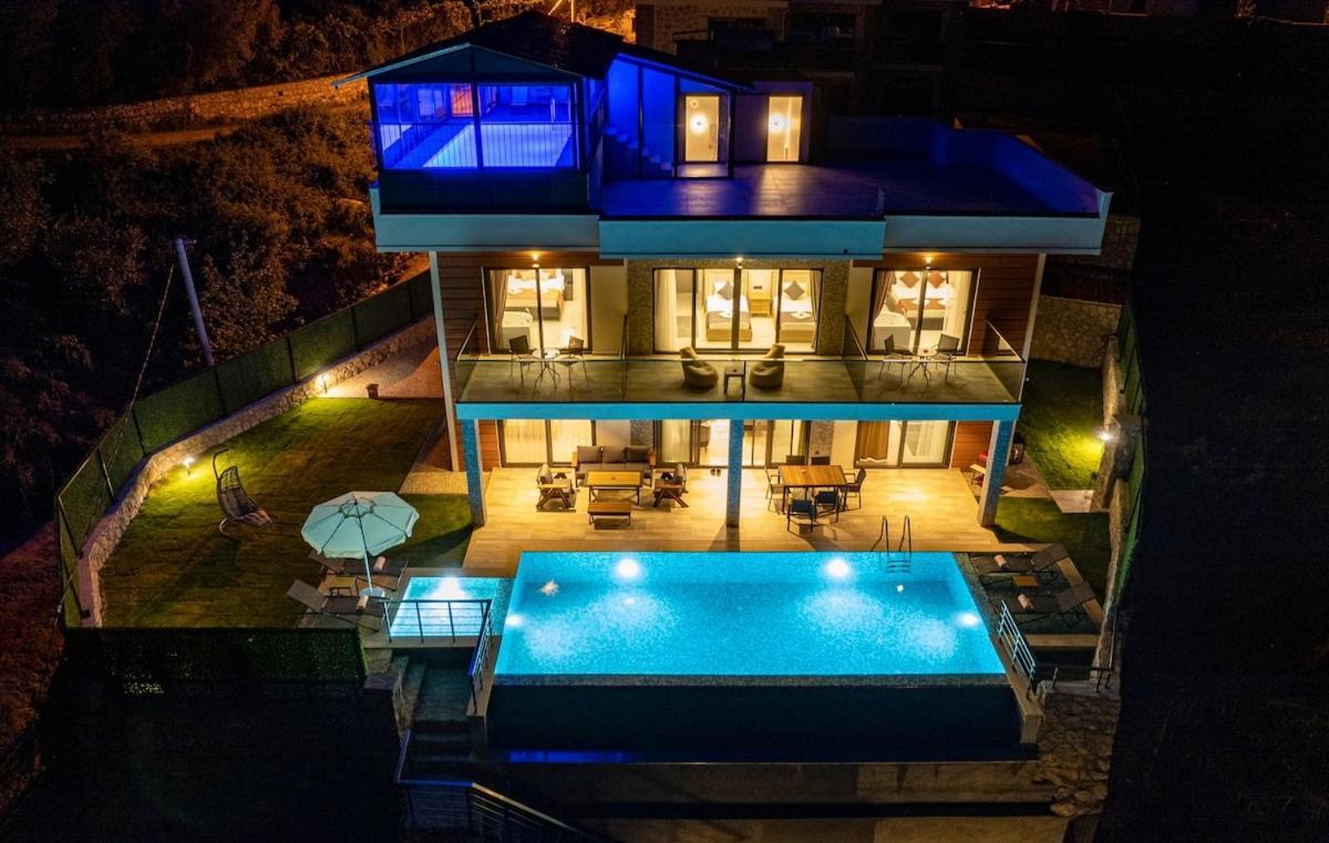 Villa With Sea View And Heated Pool Mariposa