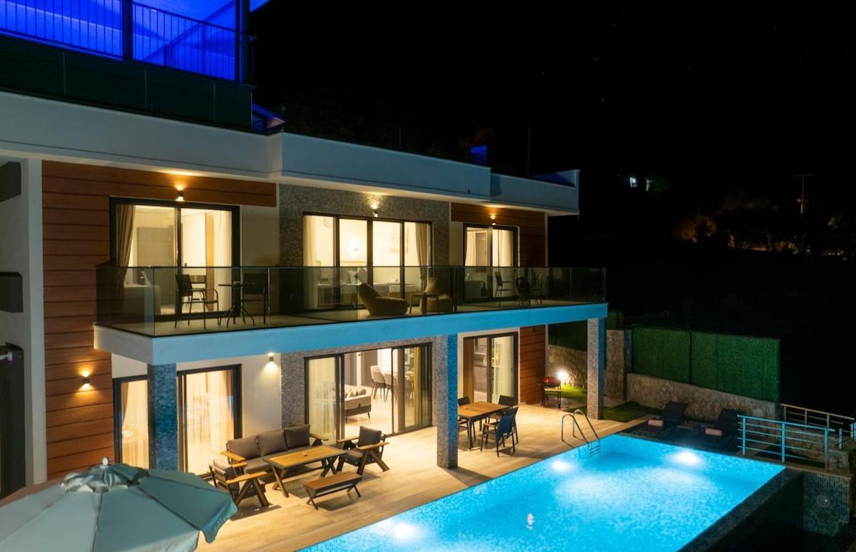Villa With Sea View And Heated Pool Mariposa