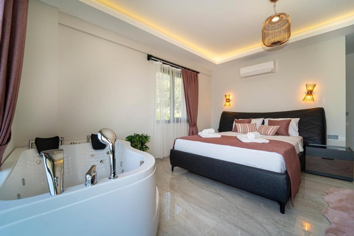 Villa With Sea View And Heated Pool Mariposa Fethiye