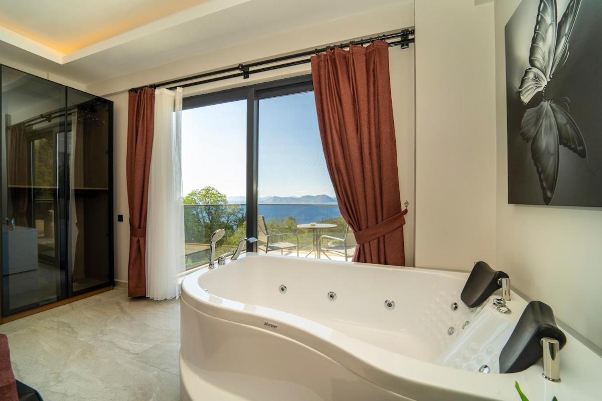 With Sea View And Heated Pool Mariposa Villa *