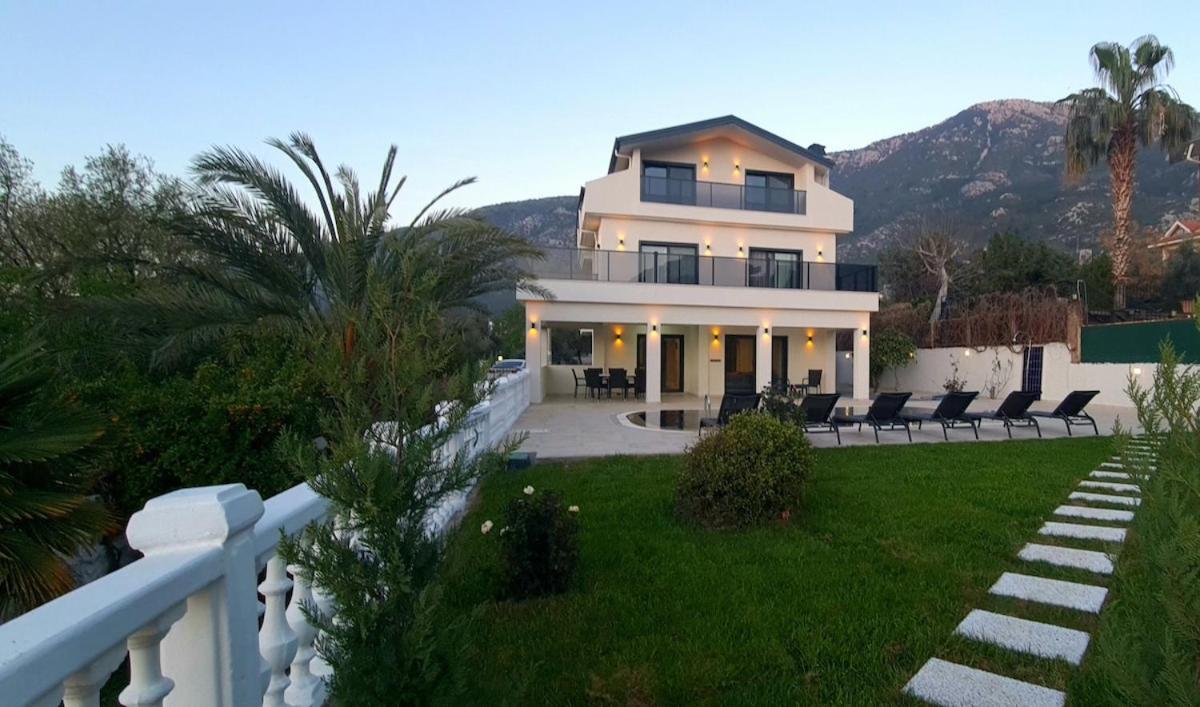White Deluxe Villa *