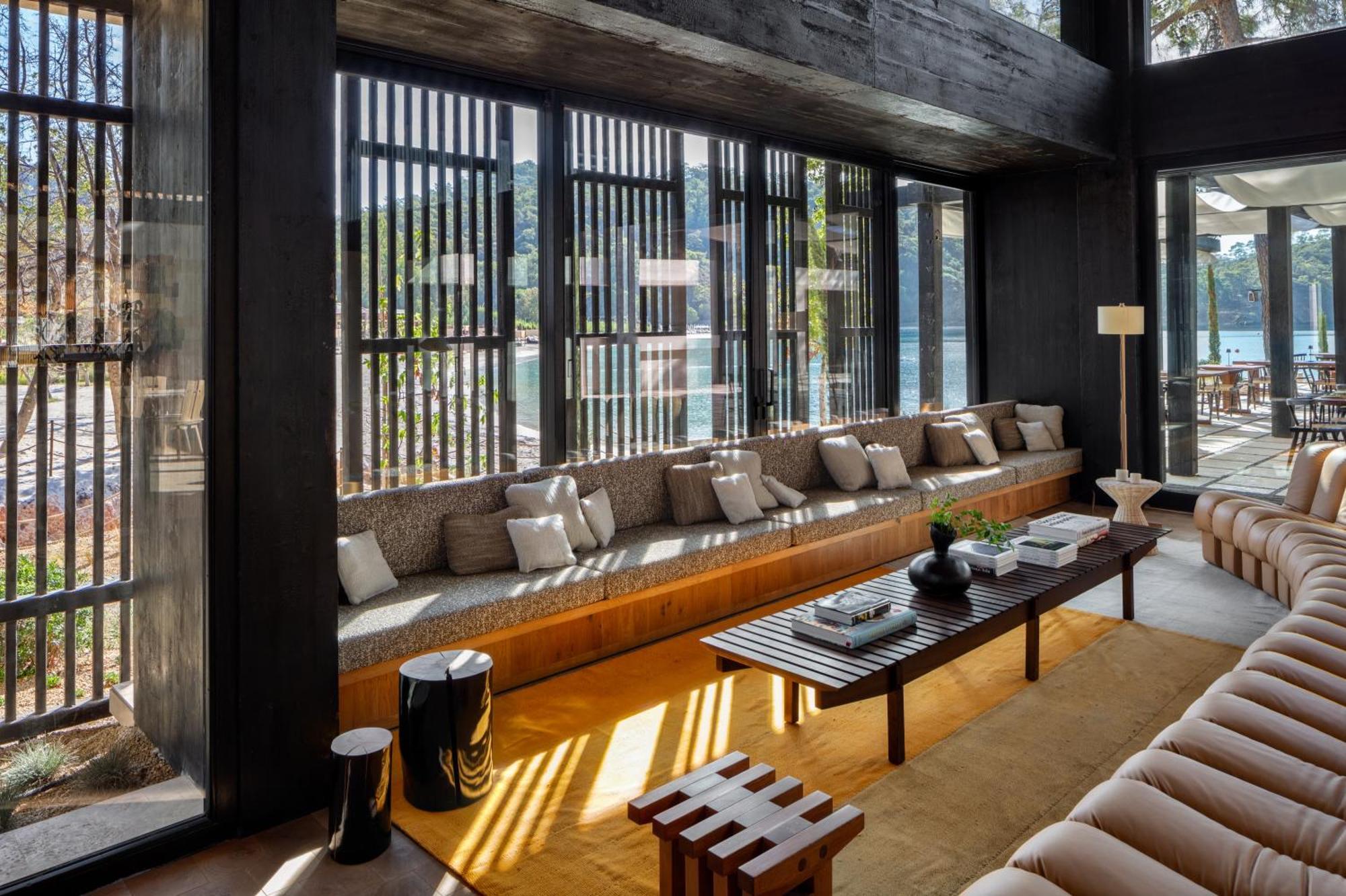 Hotel Ahama 5*