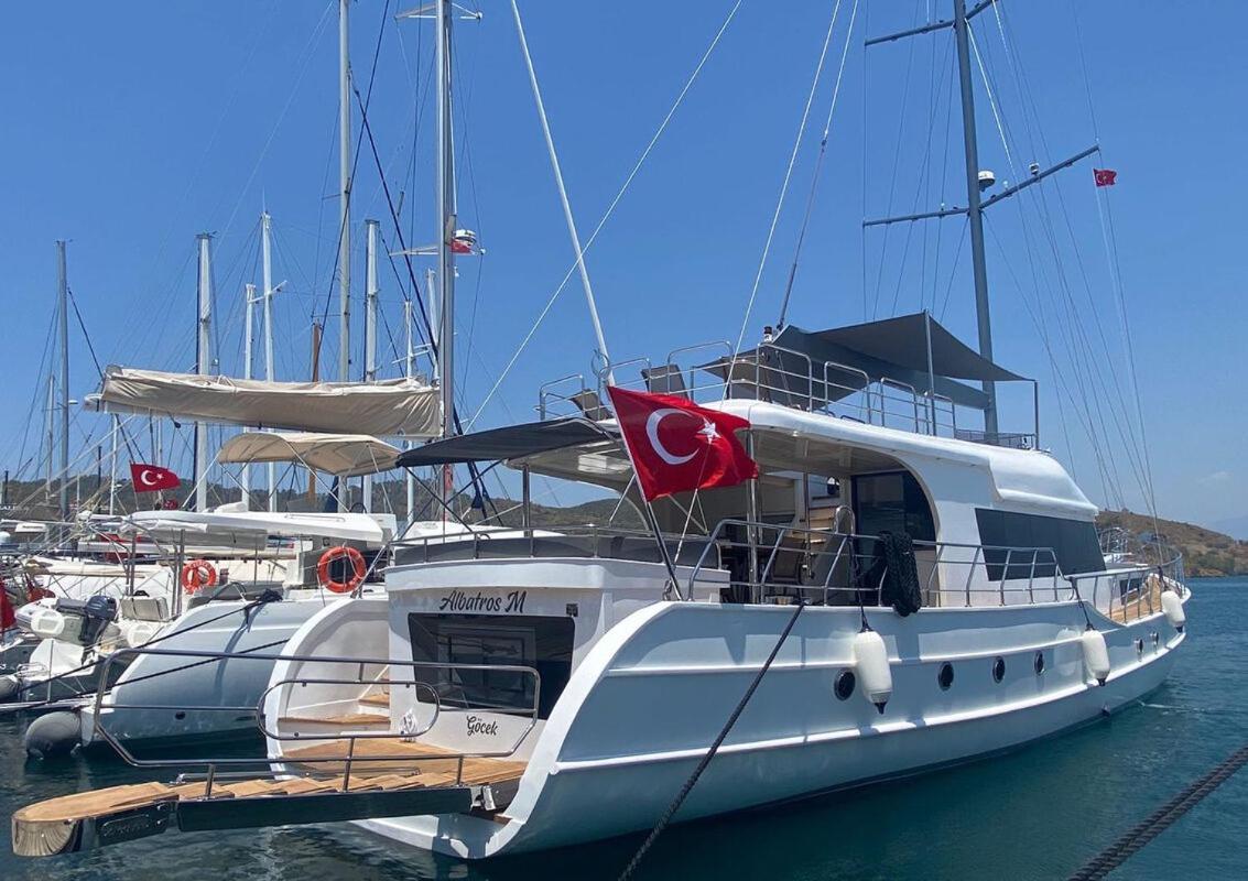 Yacht