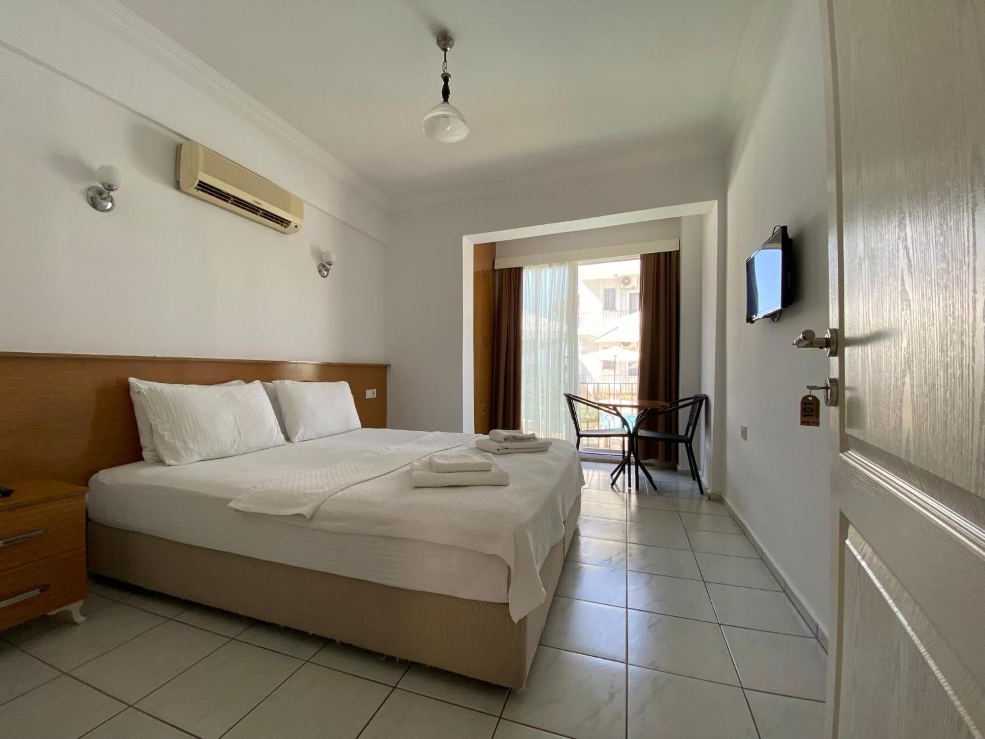 Cam Hotel *