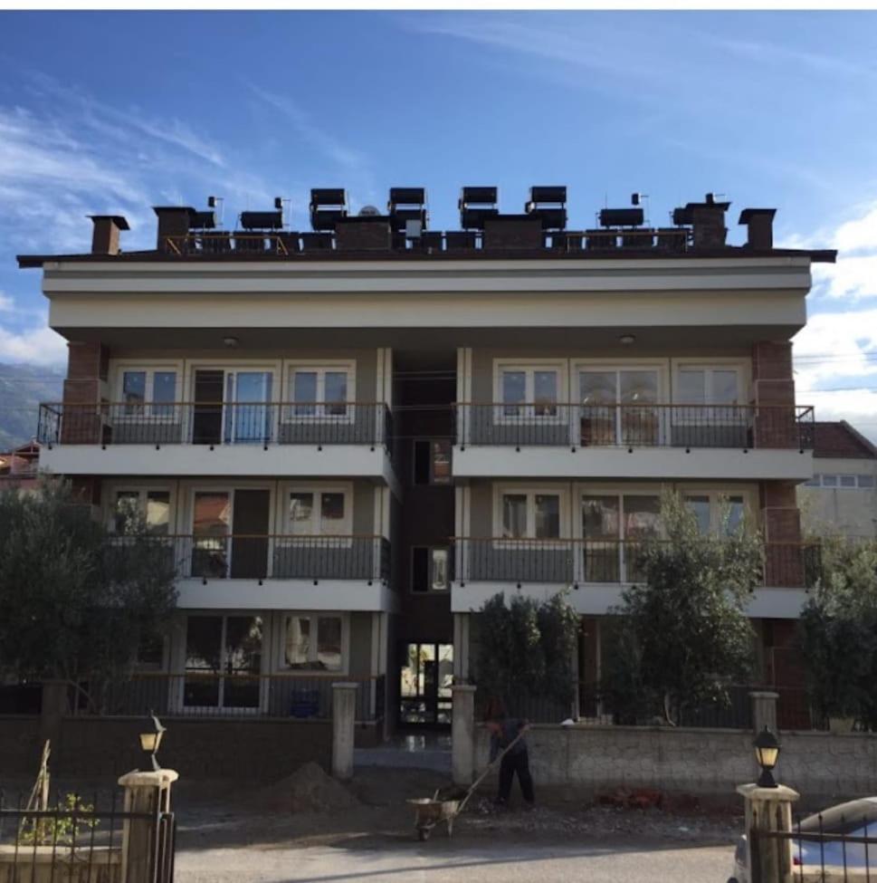 3 Bedroom Close To Mall And Bus Station Appartement *