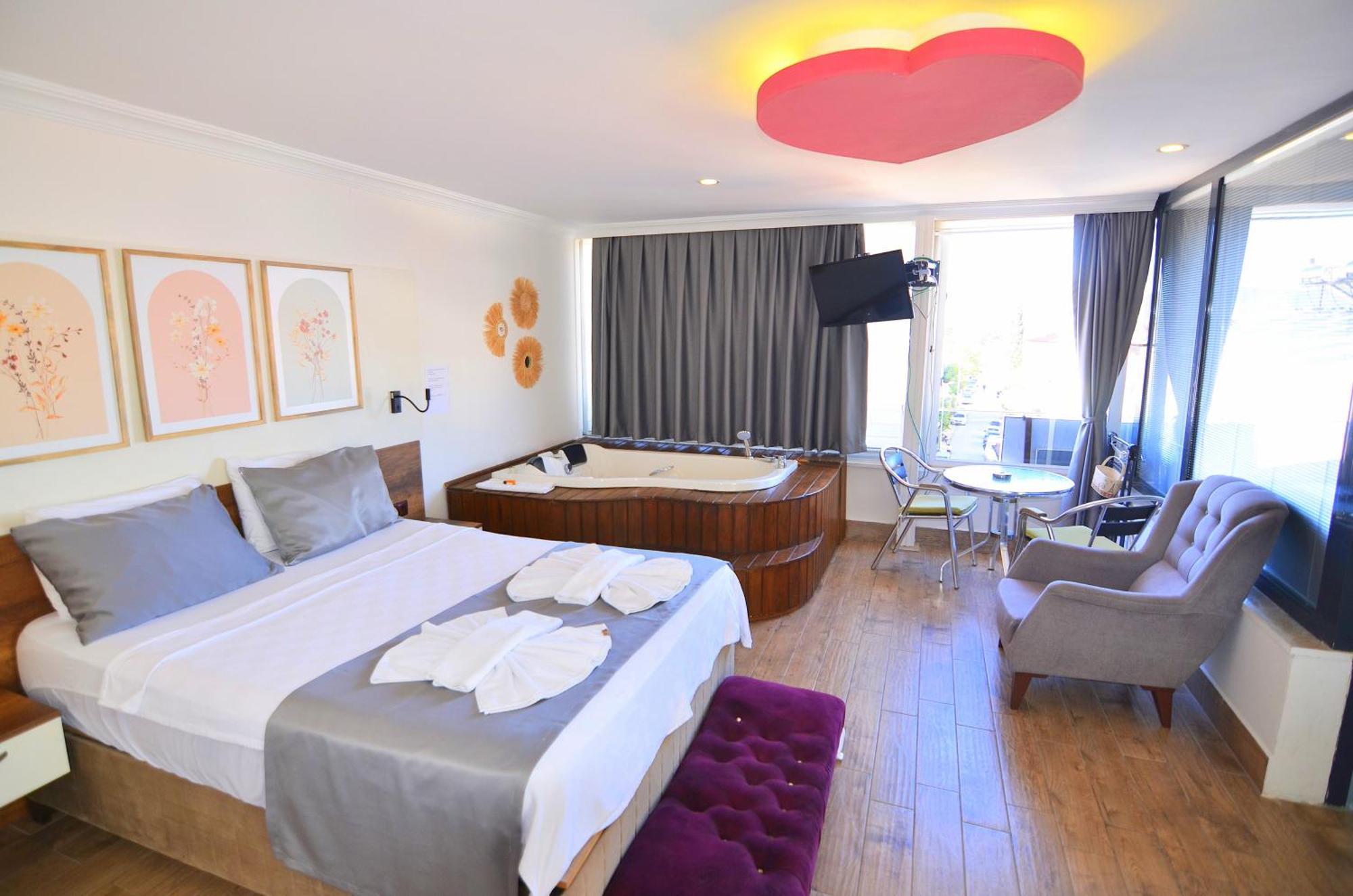 Aparthotel Royalis By Mykonut