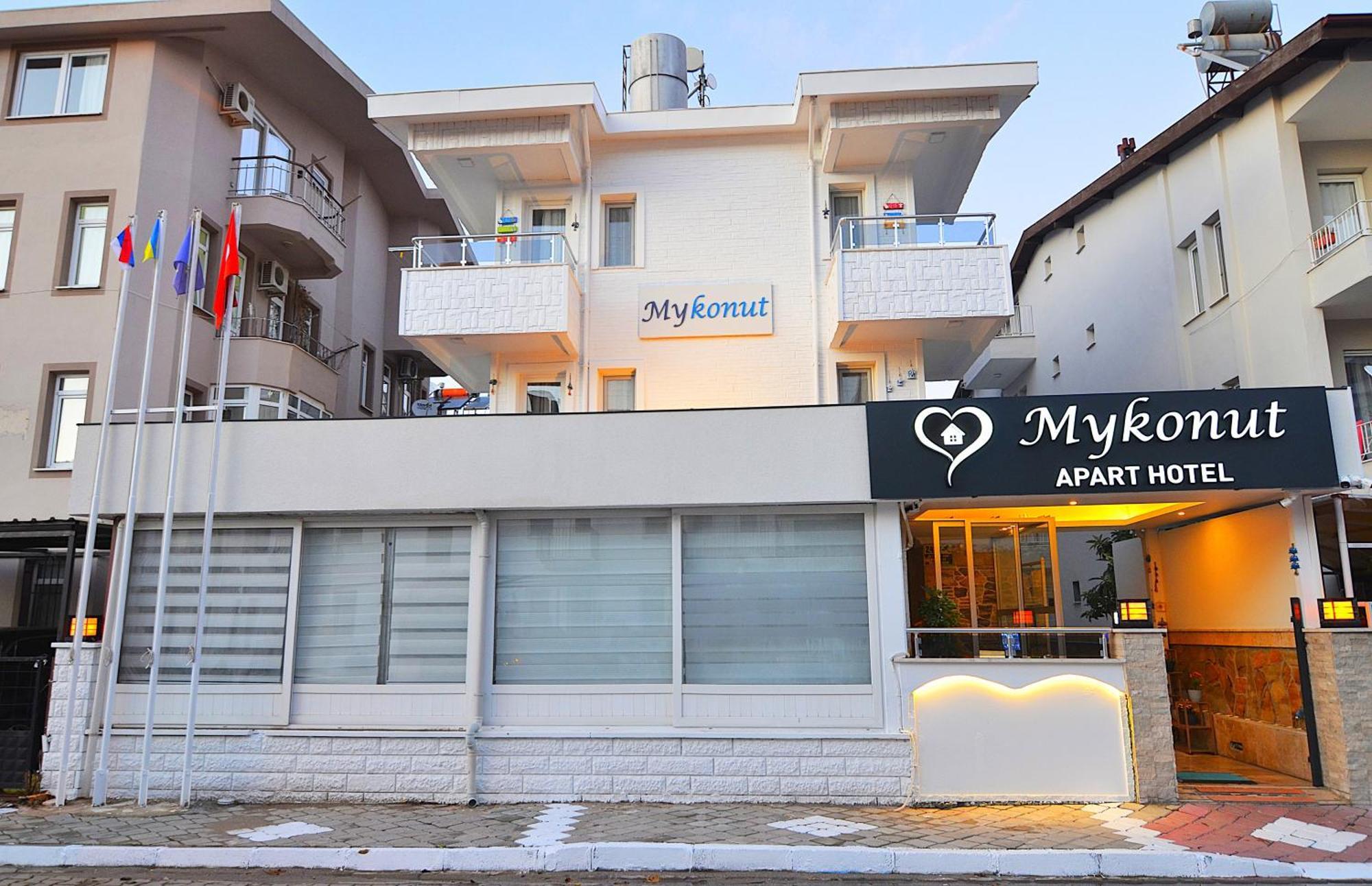 Royalis By Mykonut *
