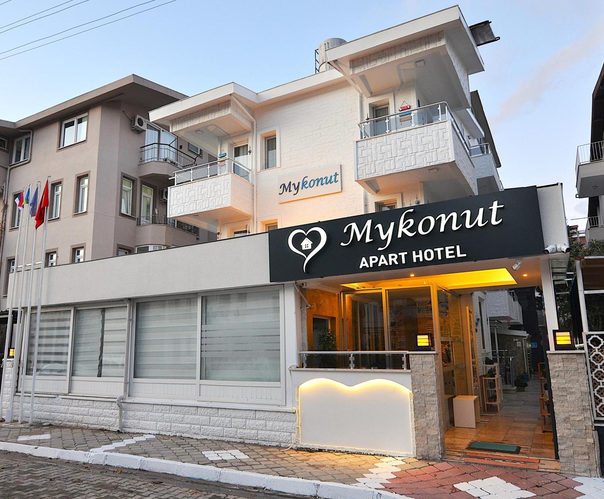 Royalis By Mykonut *
