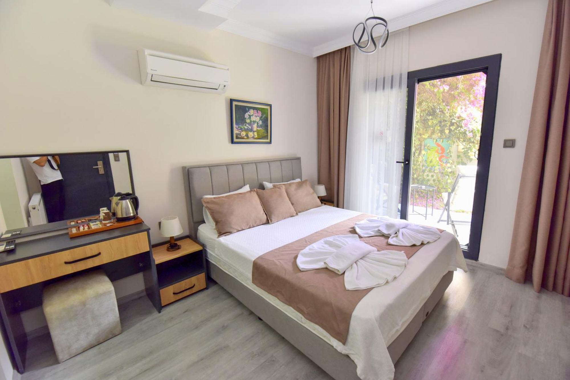 Hotel Royalis Boutique By Mykonut 3*