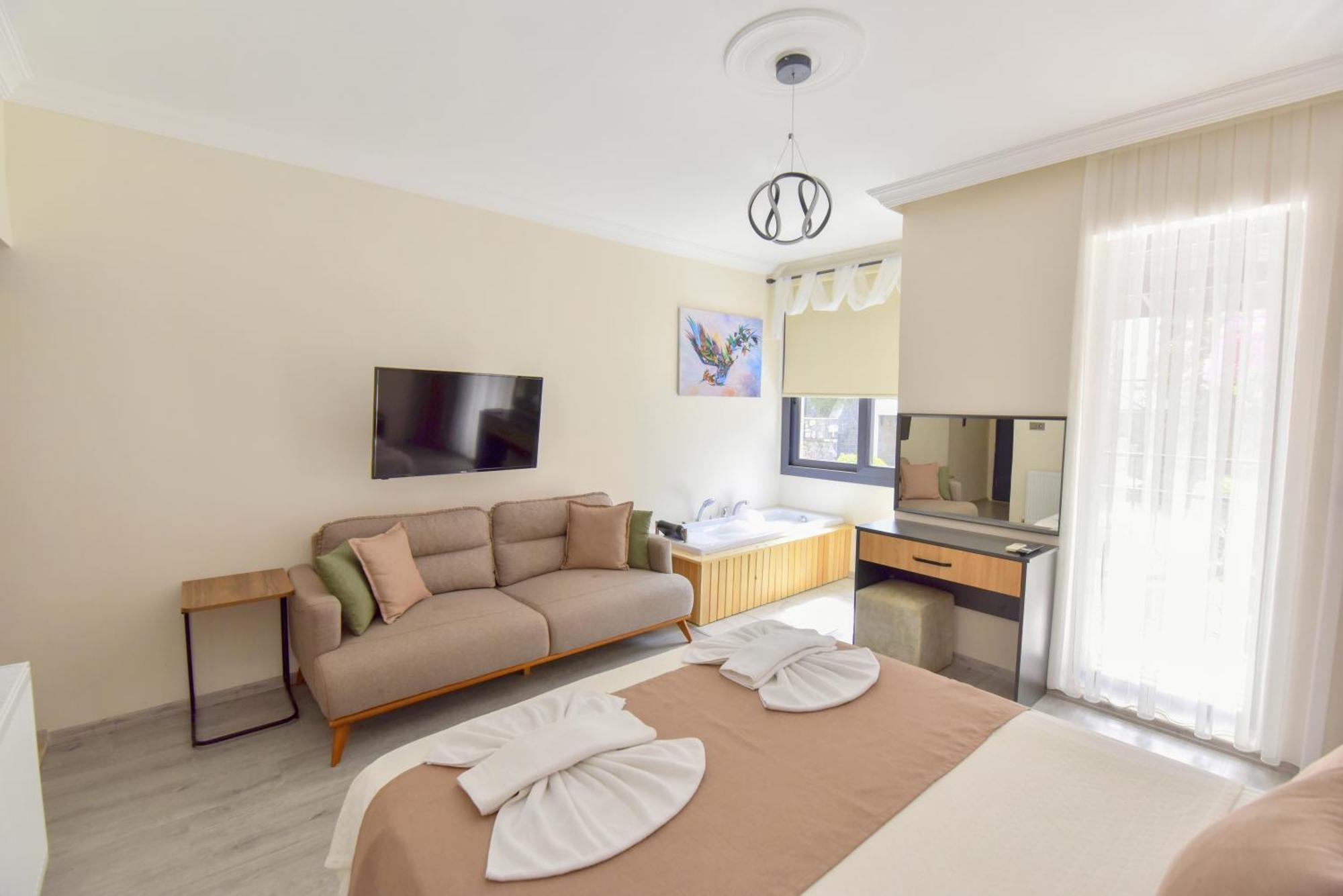Royalis Boutique By Mykonut 3*
