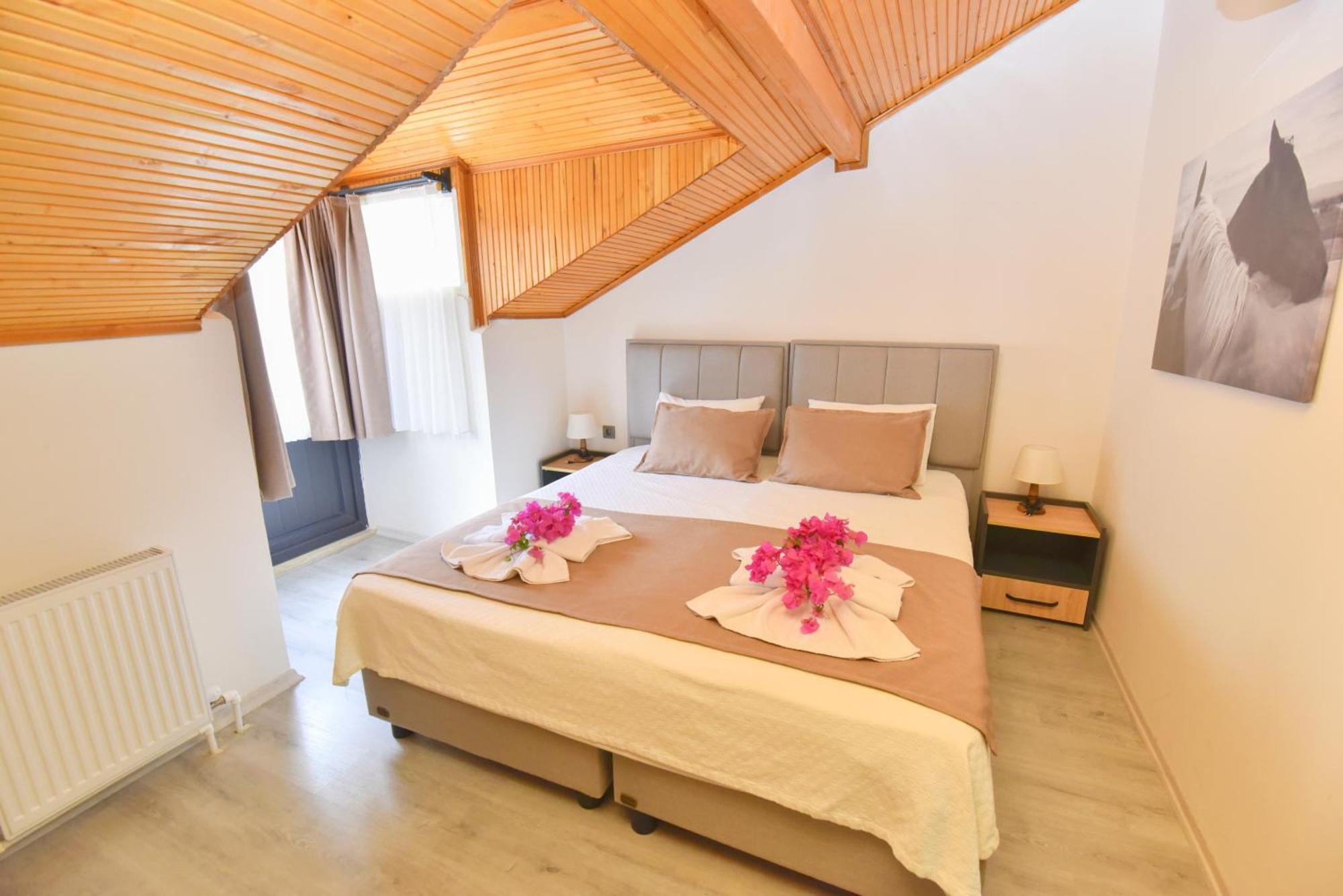 Royalis Boutique By Mykonut 3*