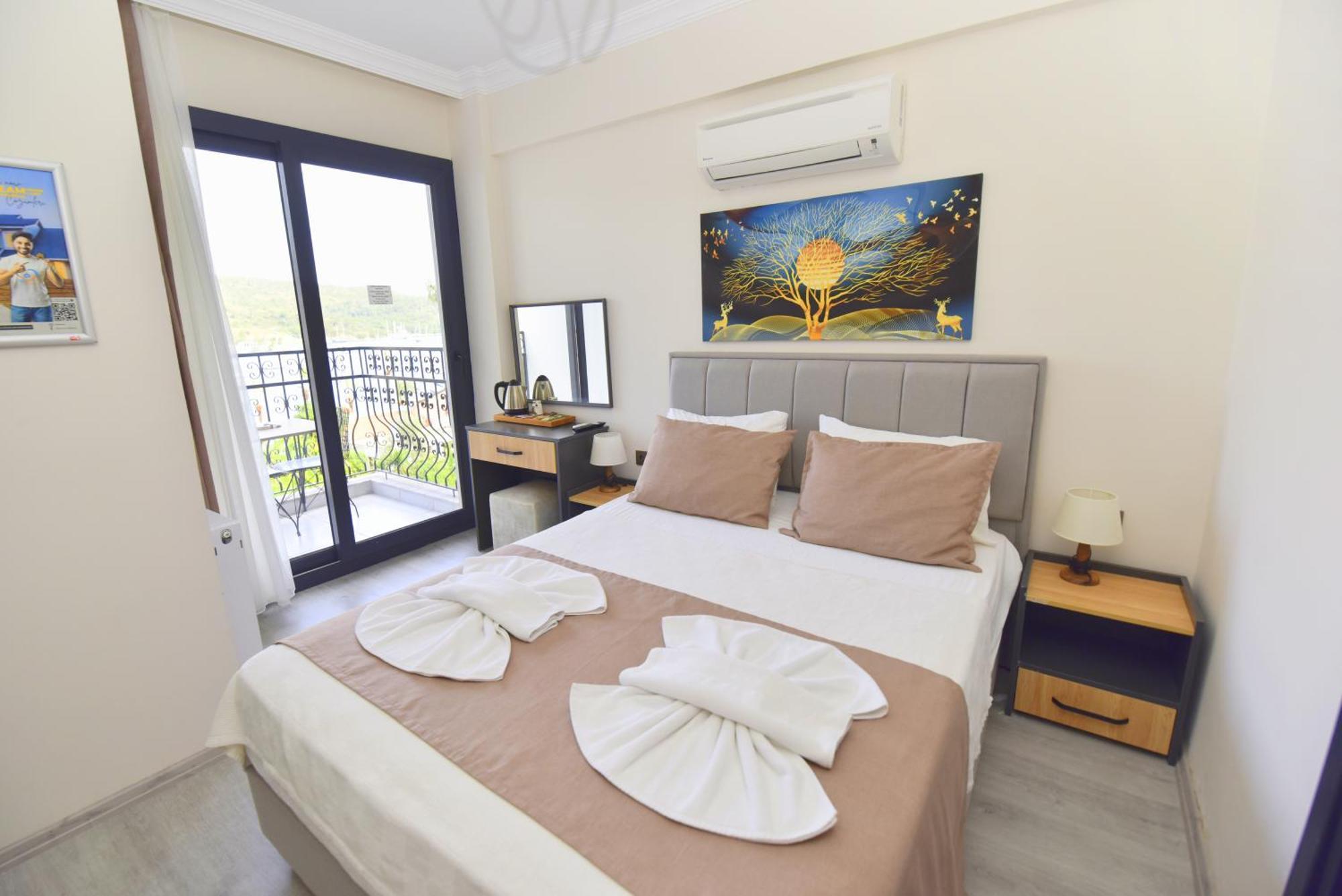 Royalis Boutique By Mykonut 3*