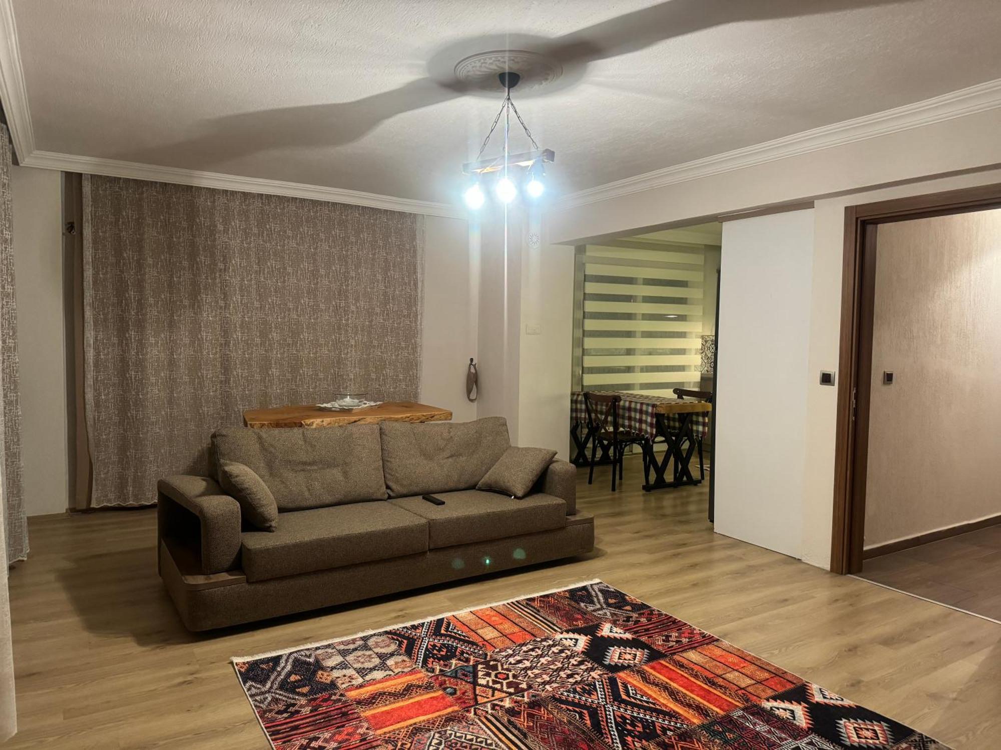 3 Bedroom Close To Mall And Bus Station Appartement