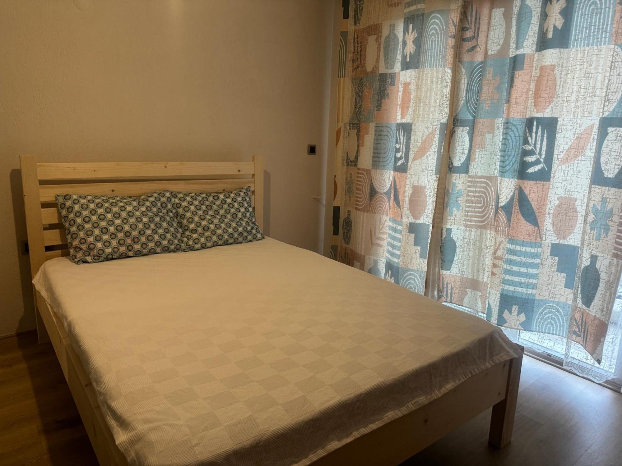3 Bedroom Close To Mall And Bus Station