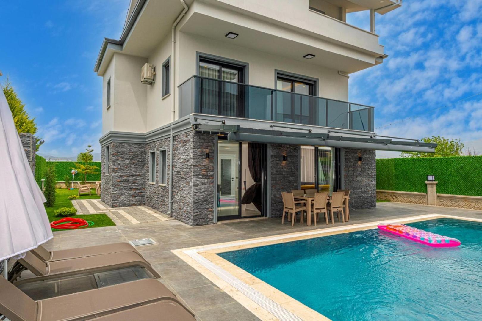 Ala Villa *