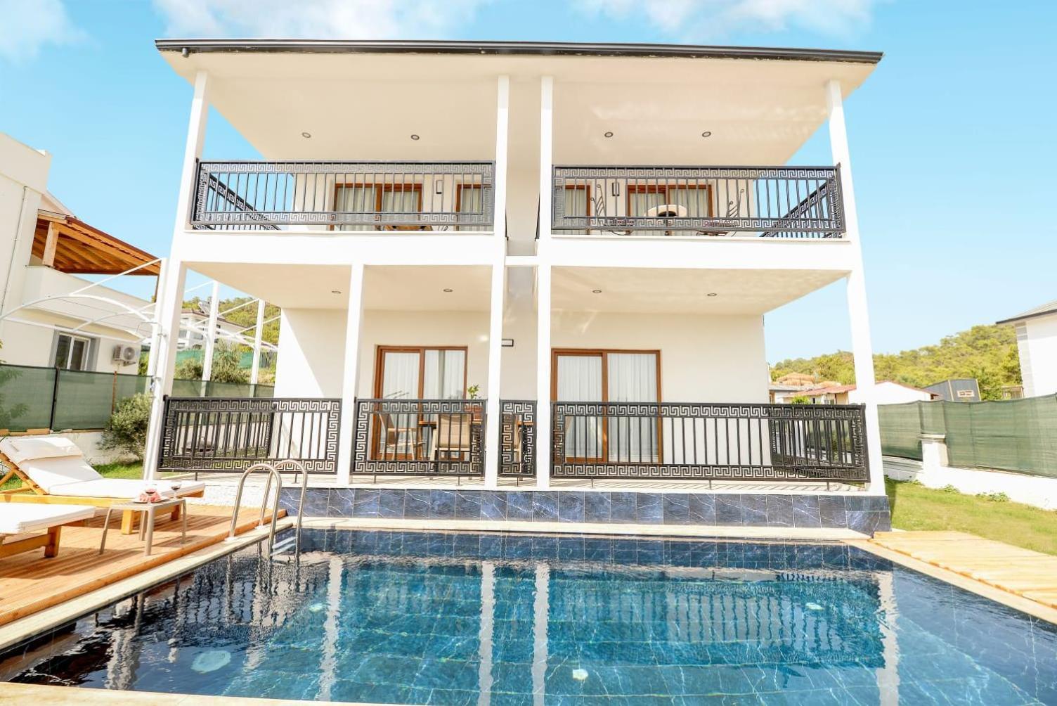 Lorenza Villa