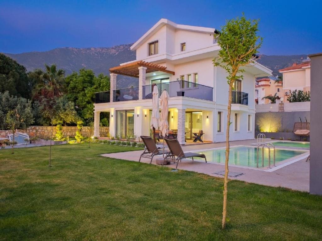 Oludeniz Luxury With Two Pools Villa