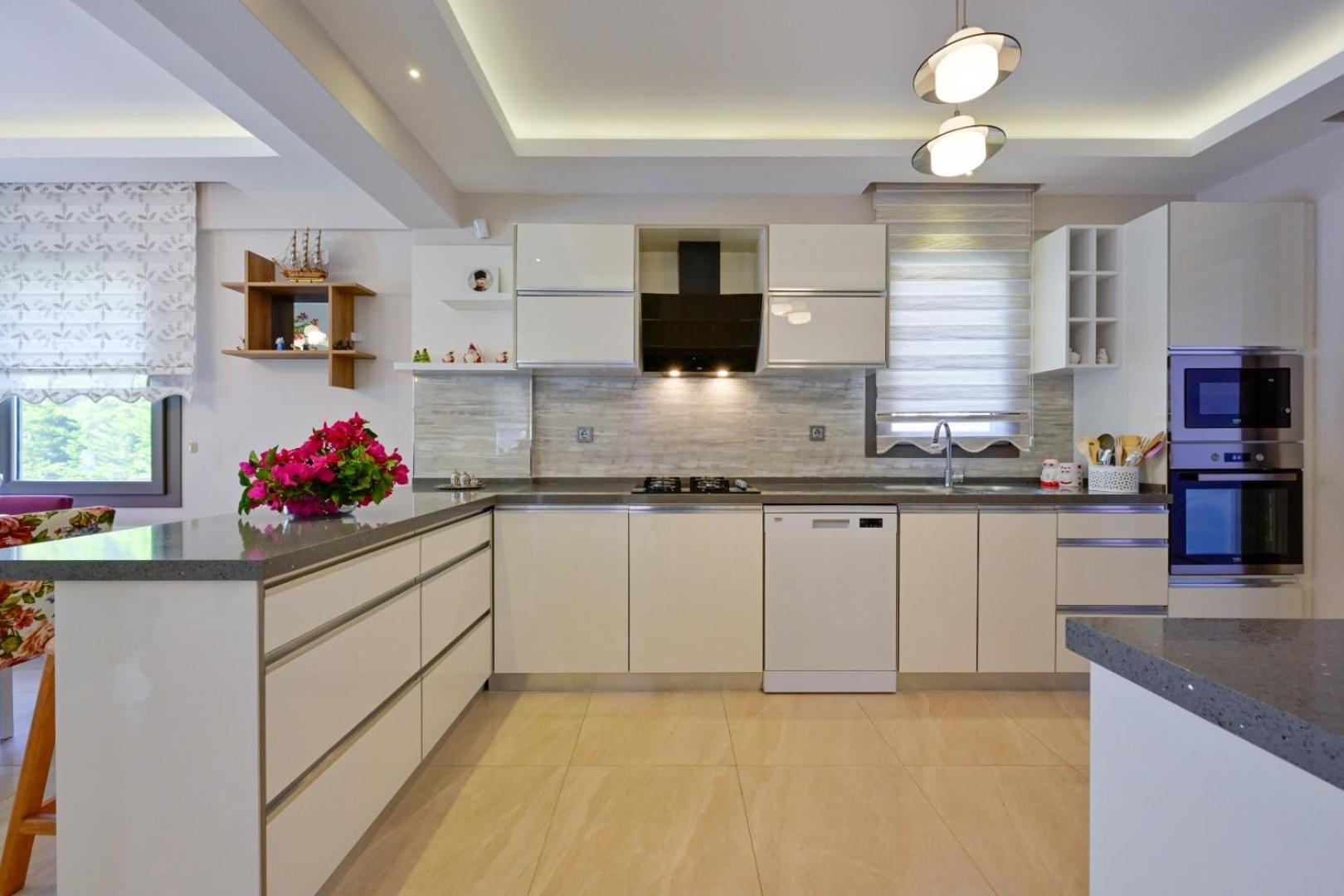 Lorenzo- 4 Bedroom Holiday Villa In Hisaronu