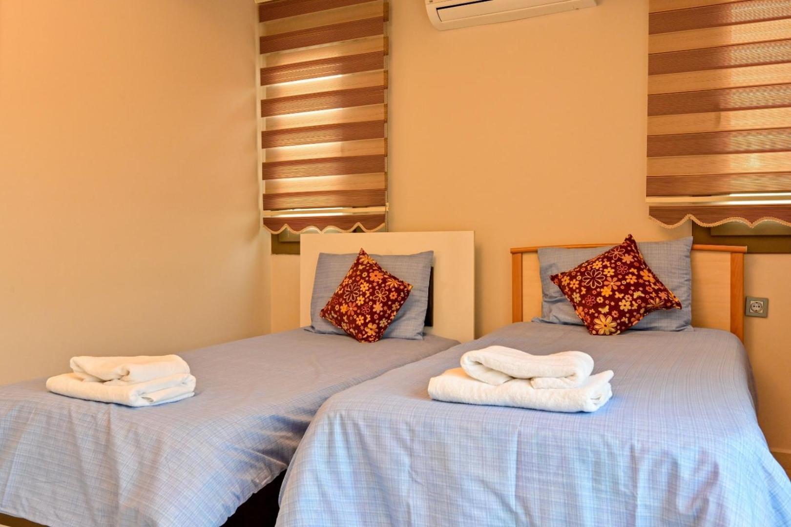 Villa Lorenzo- 4 Bedroom Holiday Villa In Hisaronu *