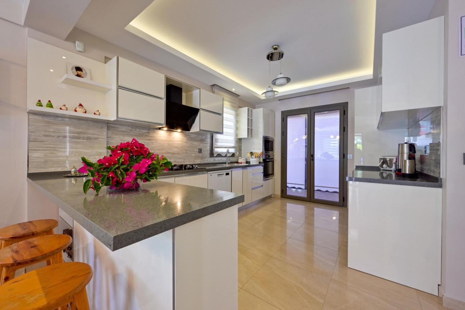 Lorenzo- 4 Bedroom Holiday Villa In Hisaronu *