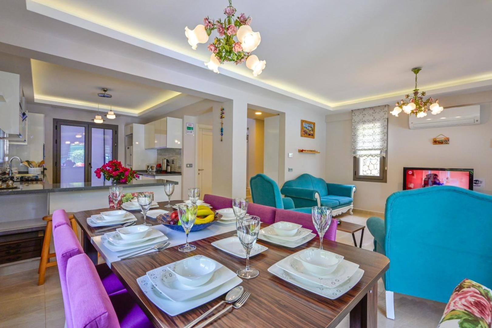 Villa Lorenzo- 4 Bedroom Holiday Villa In Hisaronu