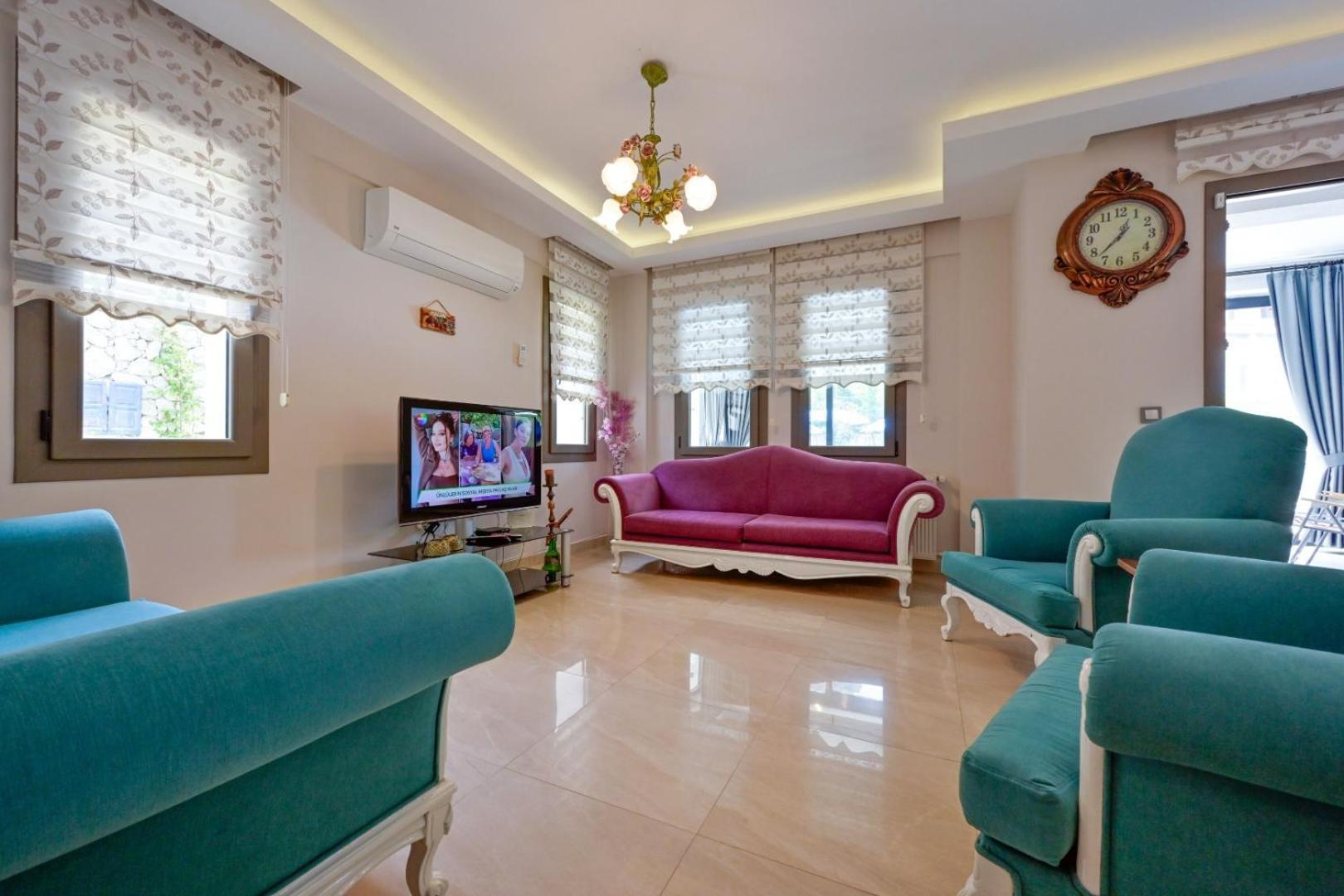 Villa Lorenzo- 4 Bedroom Holiday Villa In Hisaronu *