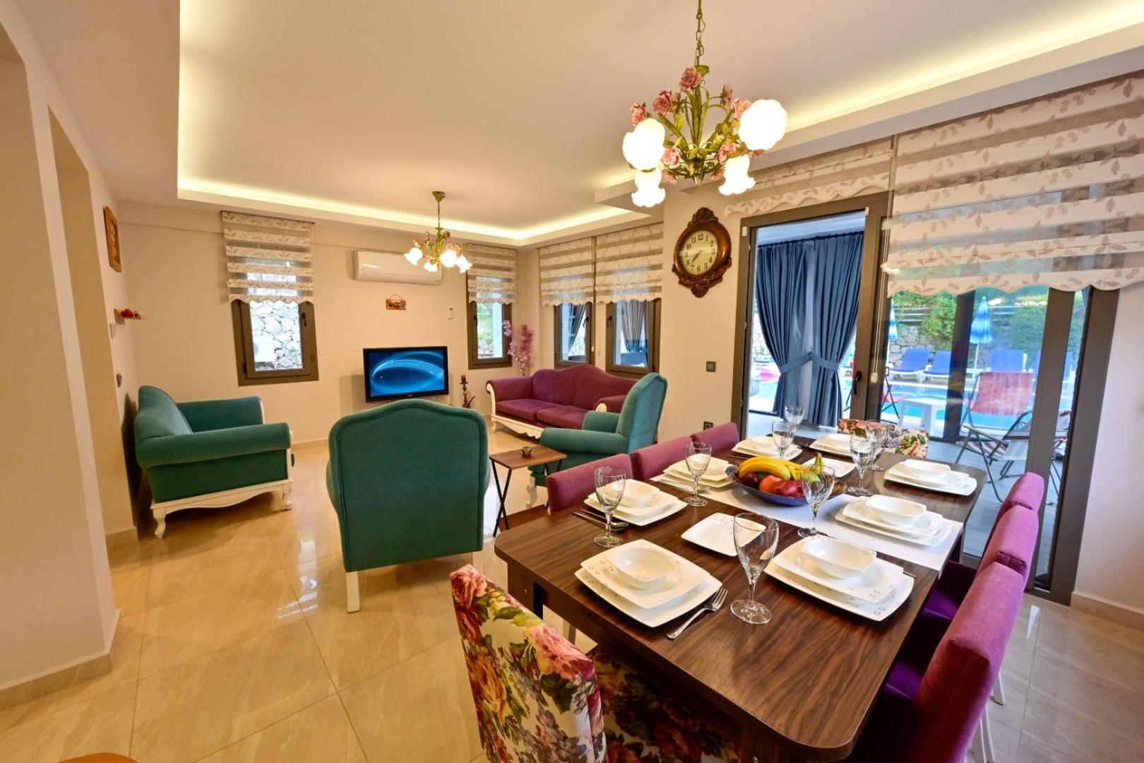 Villa Lorenzo- 4 Bedroom Holiday Villa In Hisaronu Fethiye