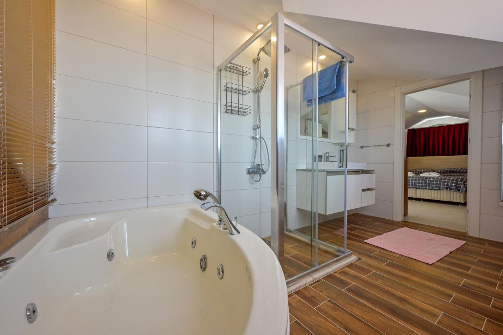 Lorenzo- 4 Bedroom Holiday Villa In Hisaronu * Fethiye