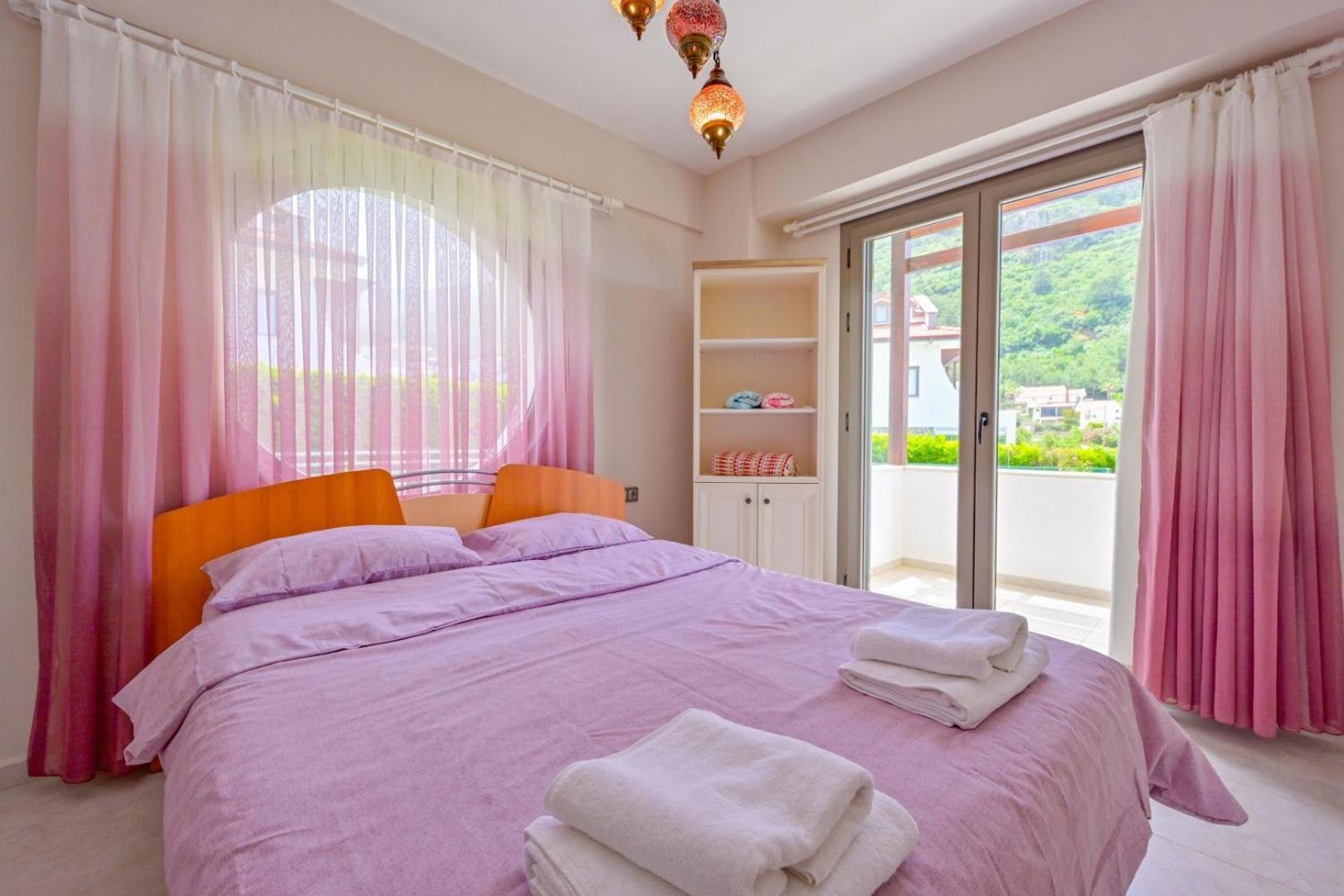 Villa Lorenzo- 4 Bedroom Holiday Villa In Hisaronu Fethiye