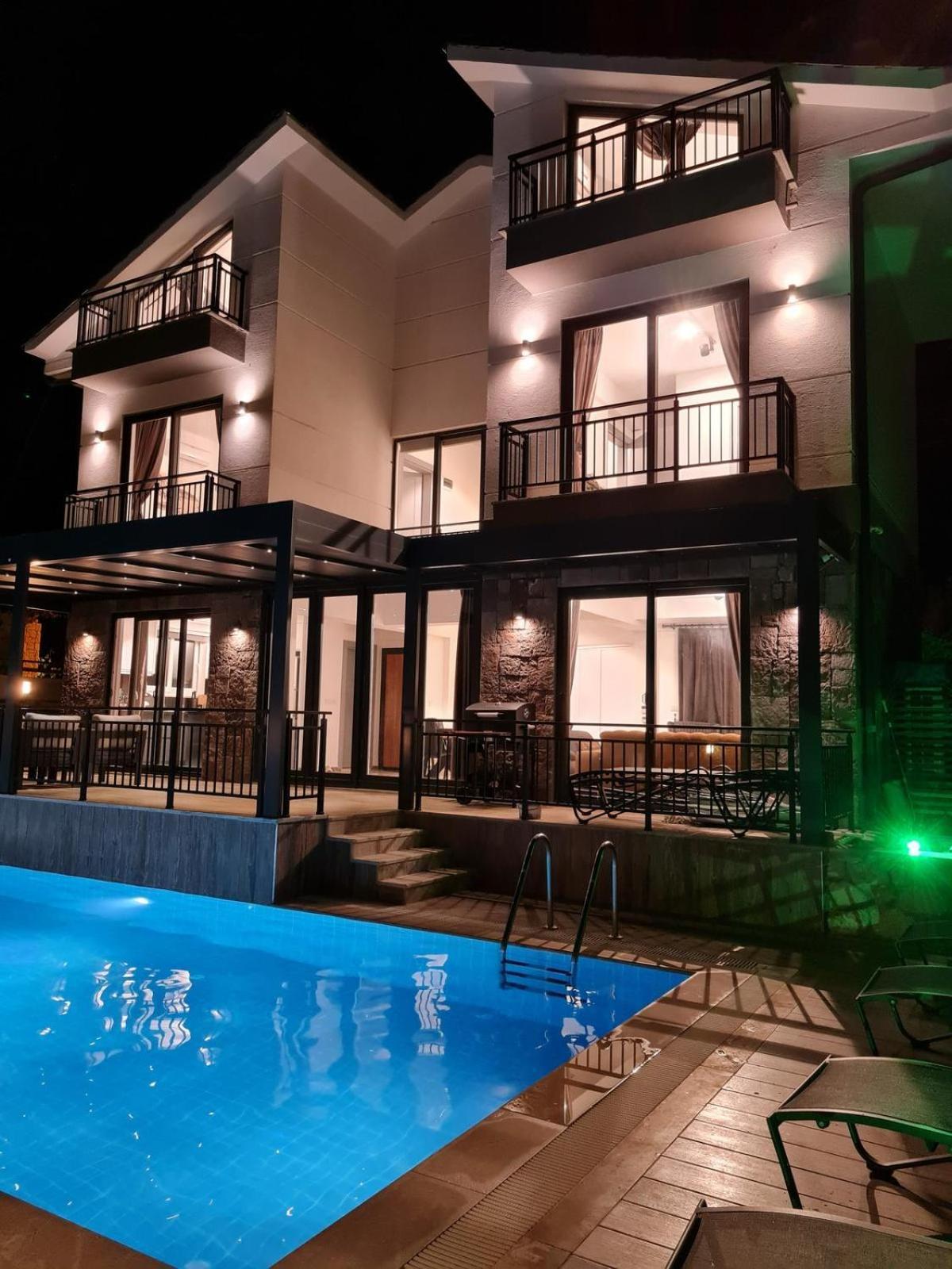 Villa Sayir 2 Premium Villa's