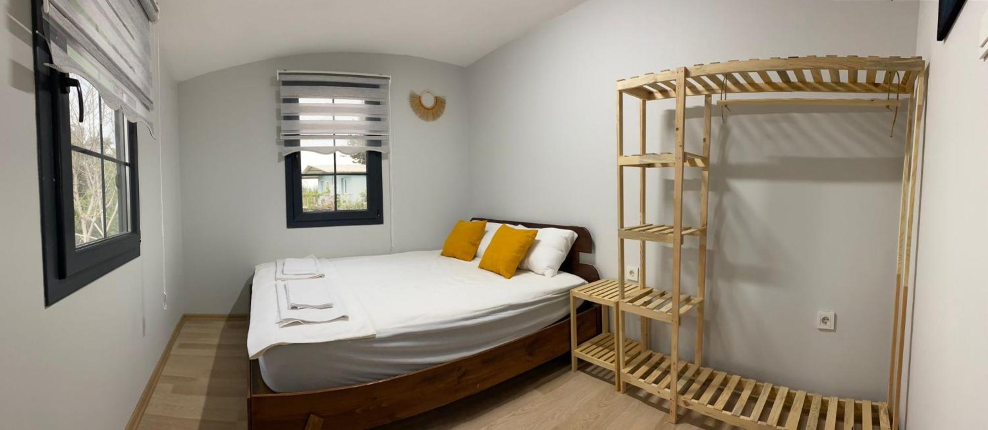 Liss Villa
