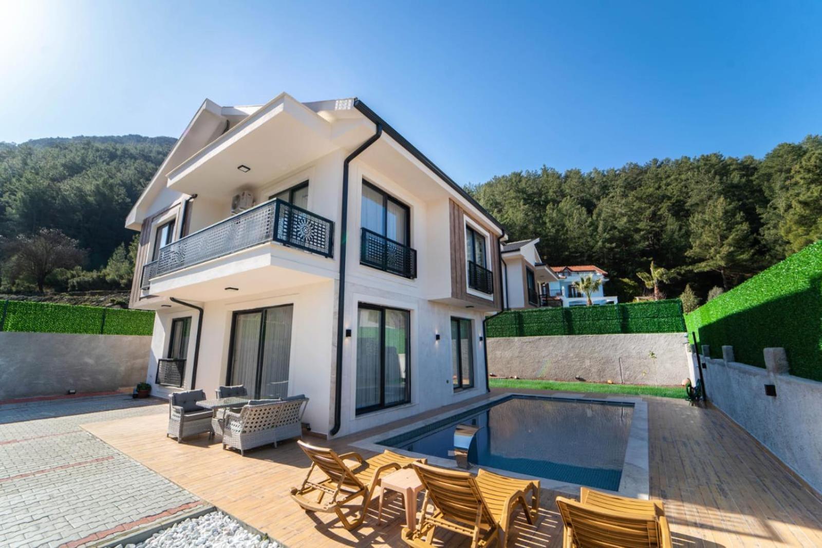 Doganin Icinde, Oezel Havuzlu, Bahceli Villa Fethiye