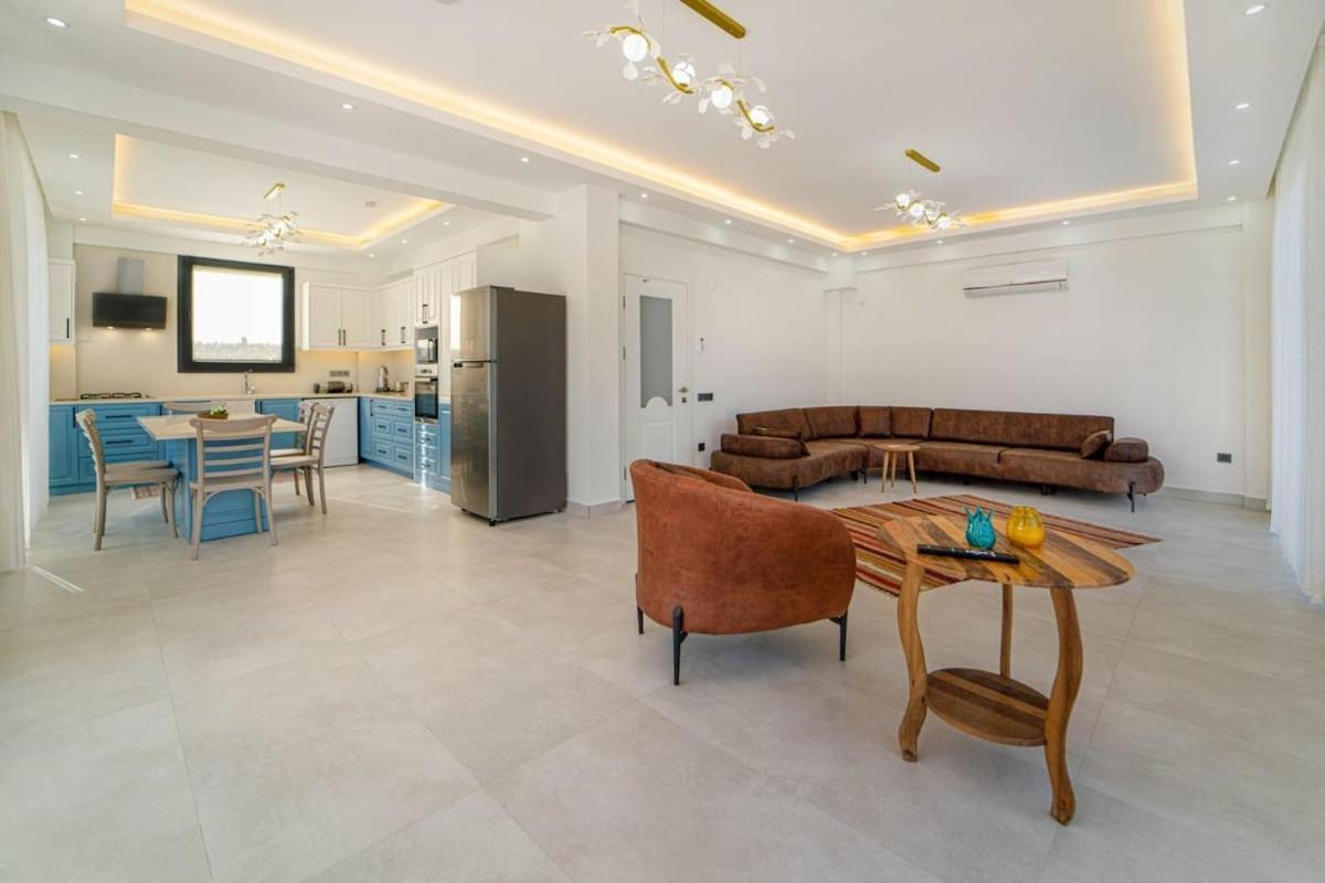 Doganin Icinde, Oezel Havuzlu, Bahceli Villa