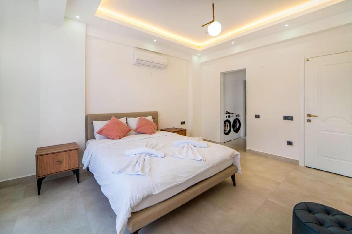 Doganin Icinde, Oezel Havuzlu, Bahceli Villa