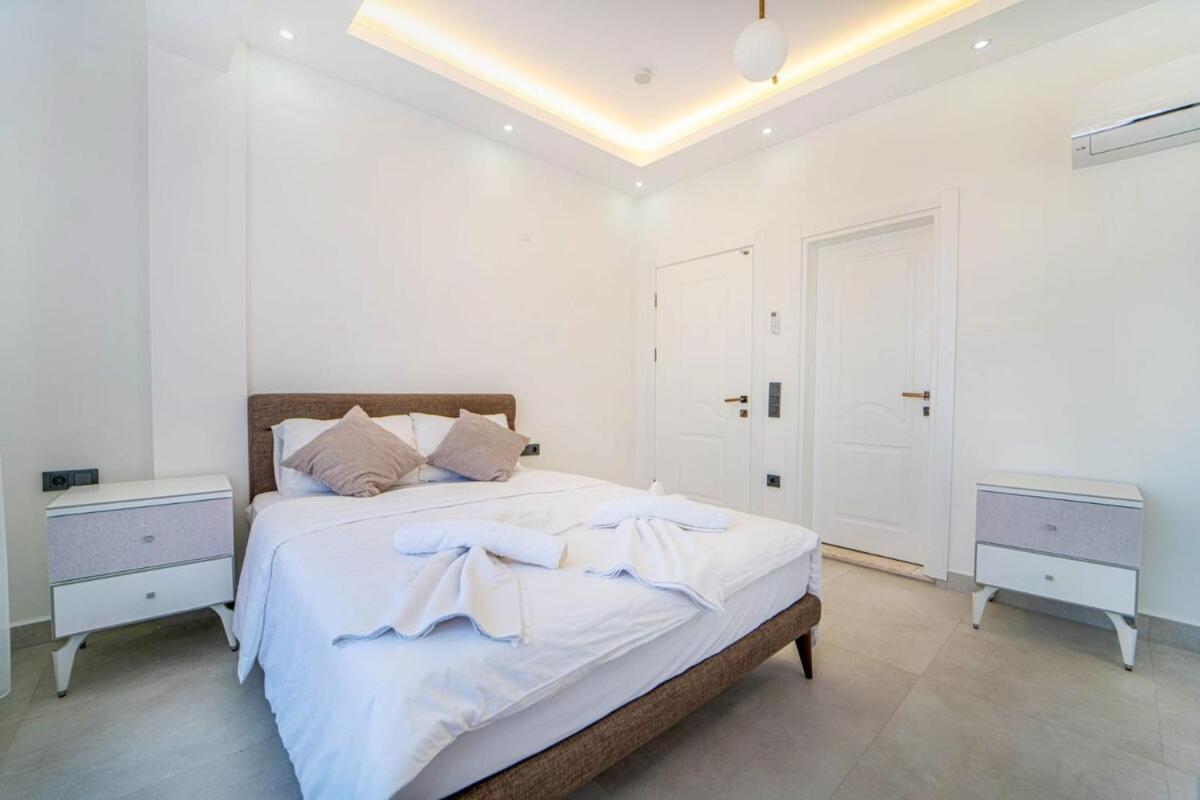 Villa Doganin Icinde, Oezel Havuzlu, Bahceli *