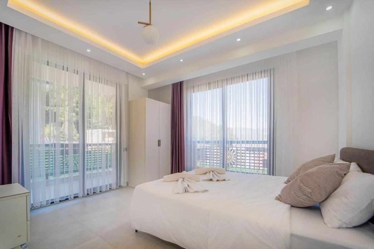 Villa Doganin Icinde, Oezel Havuzlu, Bahceli *
