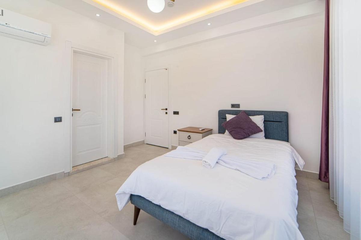 Doganin Icinde, Oezel Havuzlu, Bahceli Villa Fethiye
