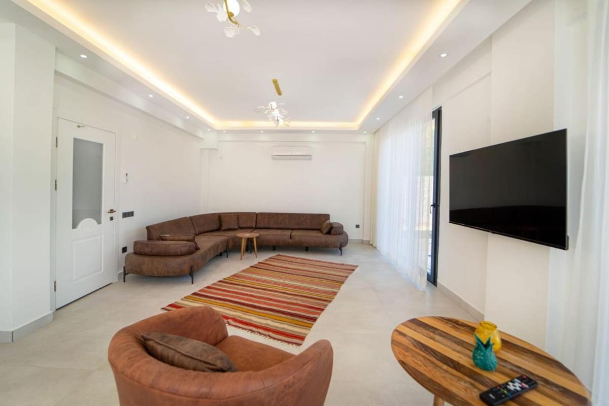 Villa Doganin Icinde, Oezel Havuzlu, Bahceli *