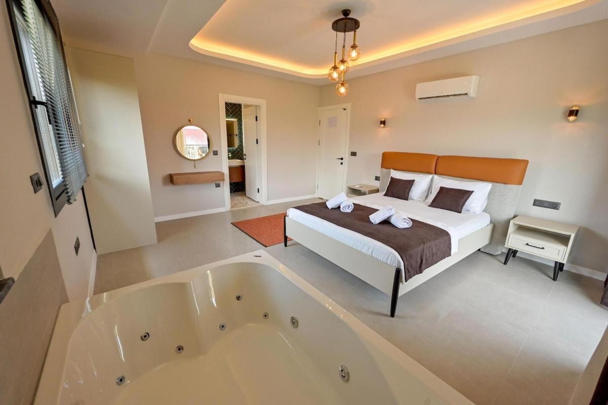 Luxury In The Center Of - Ezel Hanim Villa Fethiye