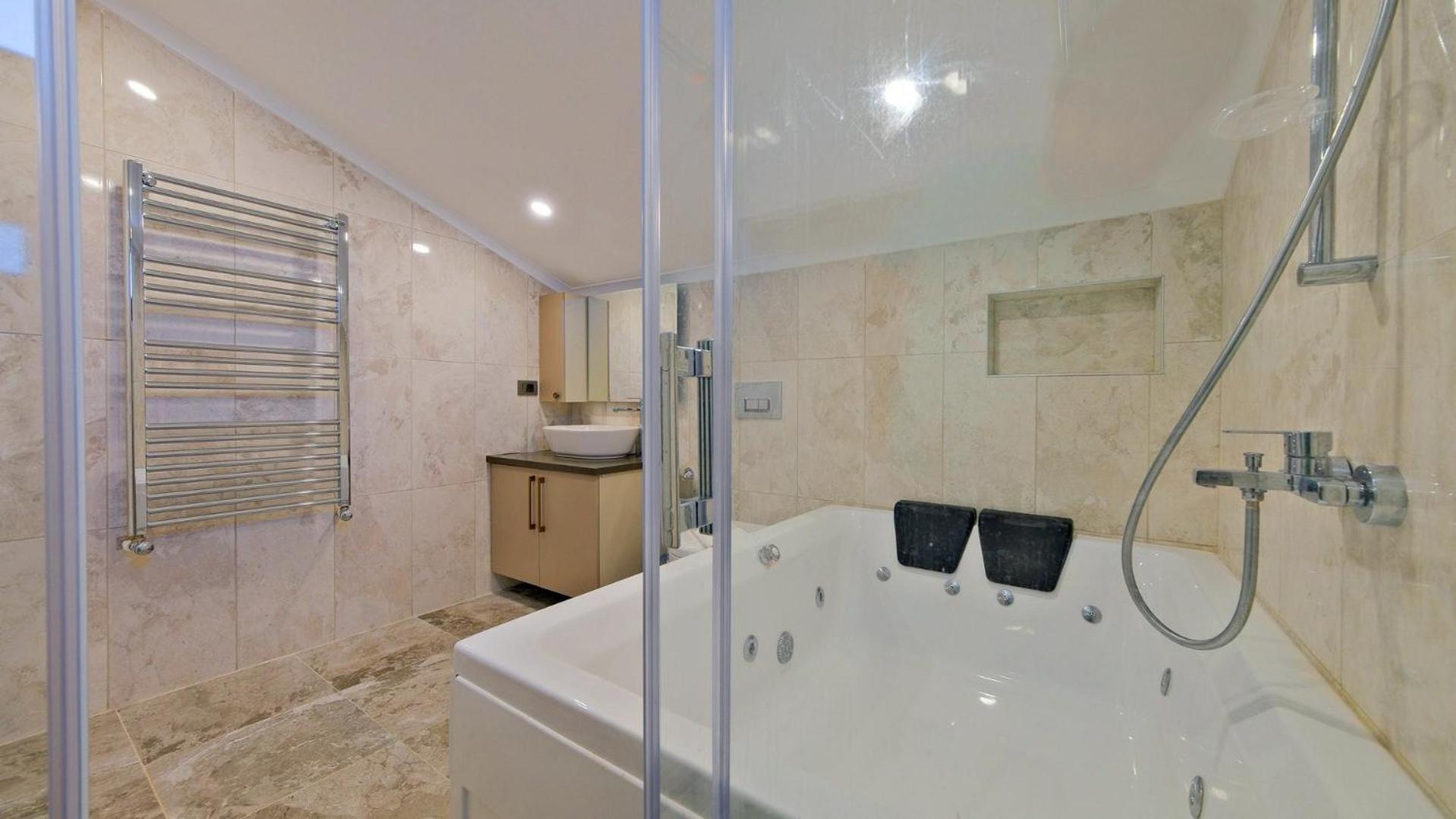 Oludeniz 4 Bedroom 9441 Villa Fethiye