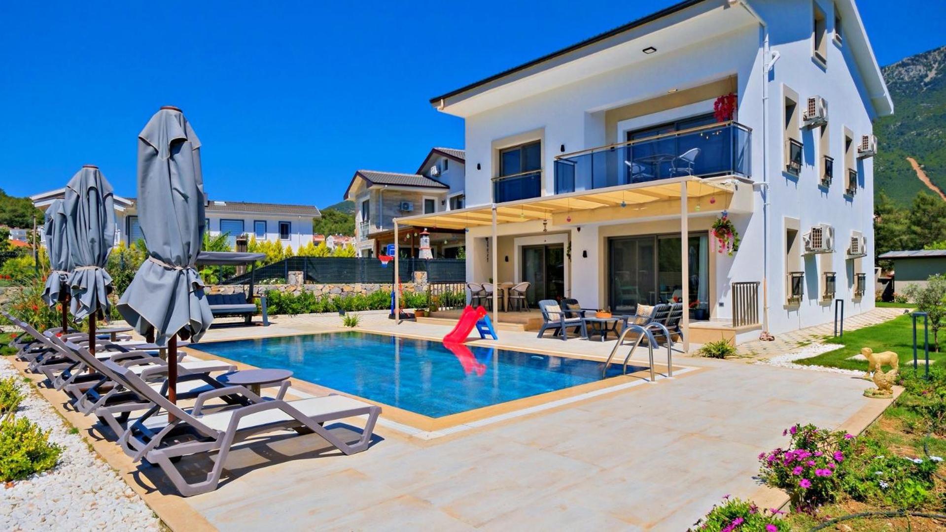 Oludeniz 4 Bedroom 9441 Villa Fethiye