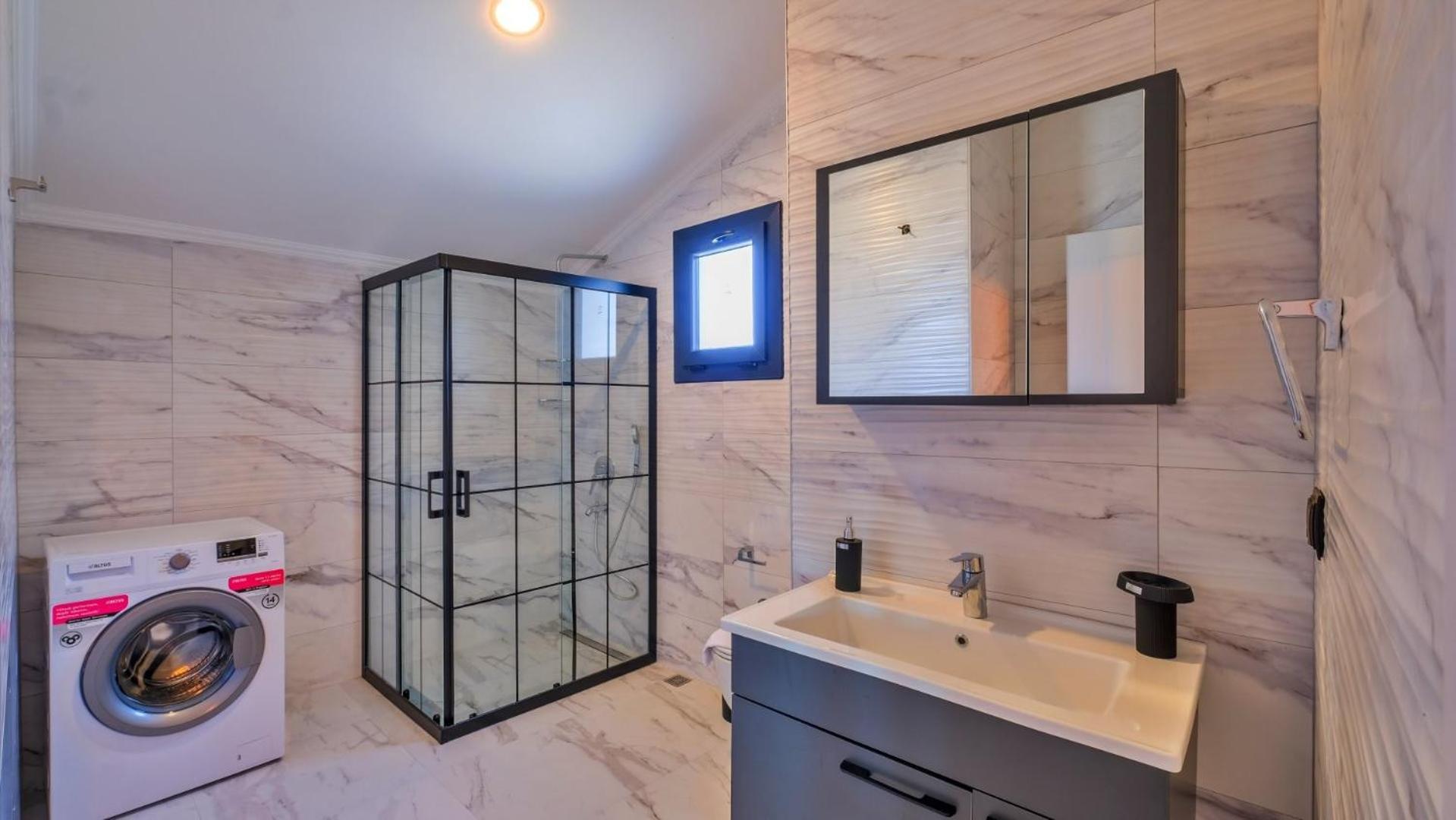 4 Bedroom - 3047 *